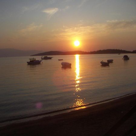 Melaike Hotel Foça Extérieur photo