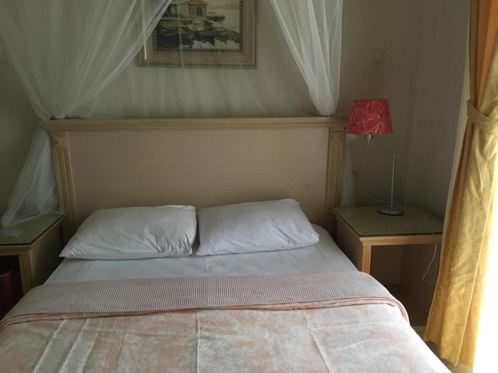 Melaike Hotel Foça Extérieur photo