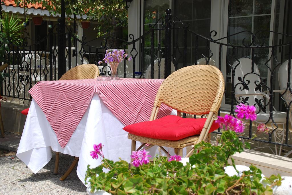 Melaike Hotel Foça Extérieur photo