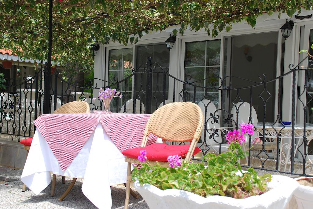 Melaike Hotel Foça Extérieur photo